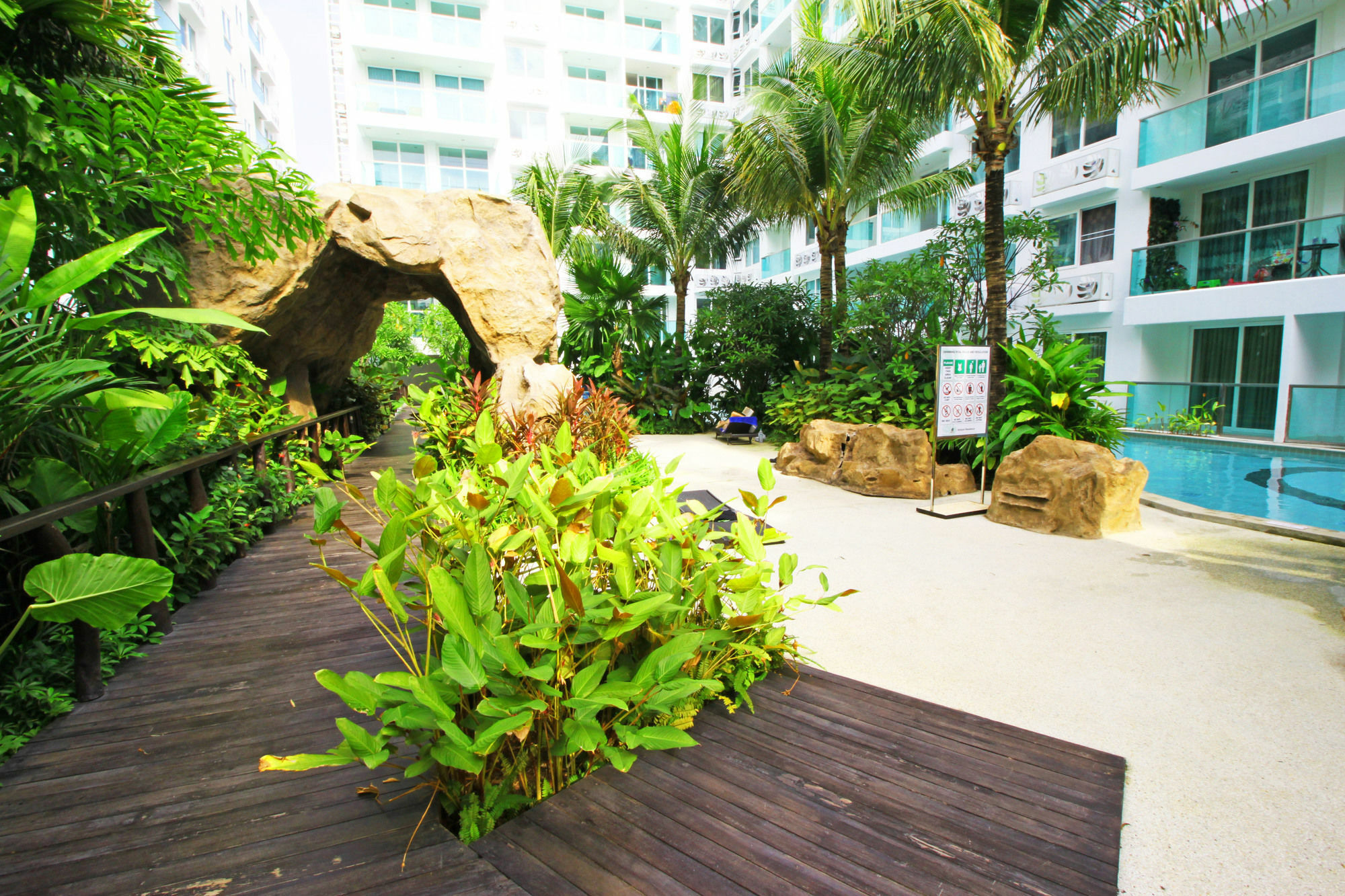 Amazon Residence By Pattaya Sunny Rentals Jomtien Beach Exterior photo